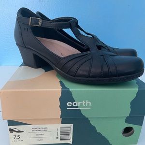 EARTH Marietta Polaris black leather shoes size 7.5